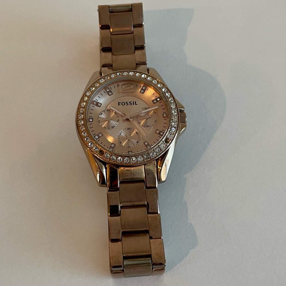 Rose gold Fossil watch